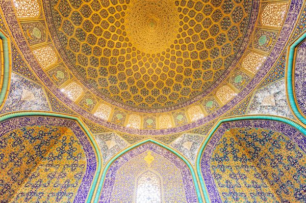 اصفهان ایران - 31 دسامبر مسجد شیخ لطف الله در میدان نقش جهان اصفهان ایران در 31 دسامبر 2012 ساخت و ساز مسجد در سال 1603 آغاز شد و در سال 1618 به پایان رسید