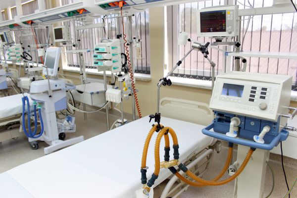 اورژانس ER آماده پذیرش بیماران جهت بستری شدن در بیمارستان است