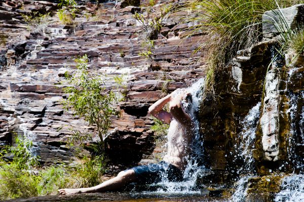 دوش آبشار - پارک ملی کاریجینی - استرالیا