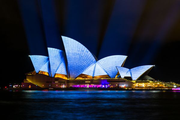 سیدنی - 31 مه 2014 خانه اپرای سیدنی در جریان Vivid Sydney جشنواره ای از نور ایده های موسیقی در سیدنی استرالیا نمایش داده شد