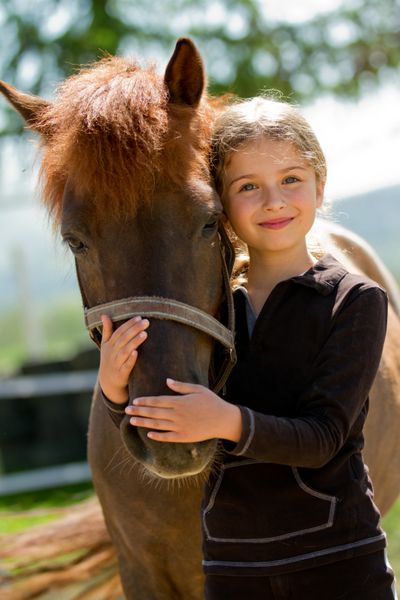 اسب و دختر دوست داشتنی - بهترین دوستان