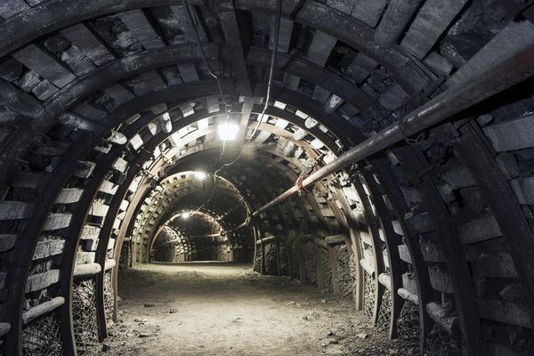 تونل زیرزمینی در معدن زغال سنگ
