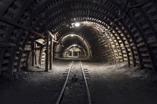 تونل زیرزمینی در معدن زغال سنگ