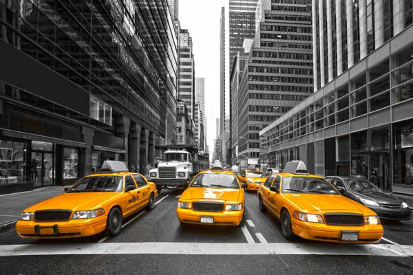 تاکسی های زرد رنگ در شهر نیویورک ایالات متحده آمریکا