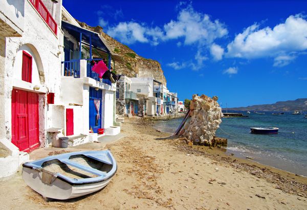 مناظر سنتی یونان - جزیره میلوس دهکده ماهیگیری کوچک
