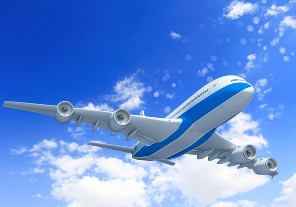 هواپیمای مسافربری سفید در آسمان آبی