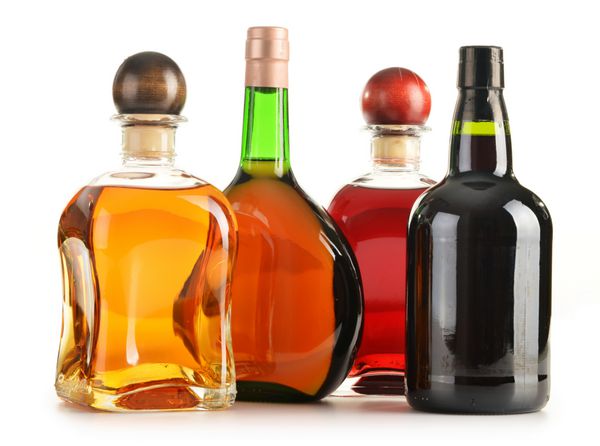 ترکیب با بطری های محصولات الکلی مختلف جدا شده