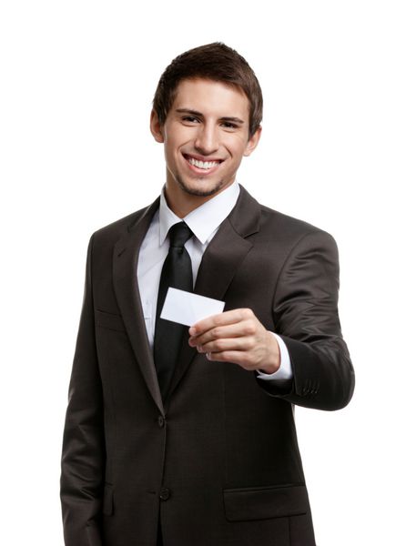 مرد کت و شلواری که کارت ویزیت خالی خود را با فضای کپی نشان می دهد