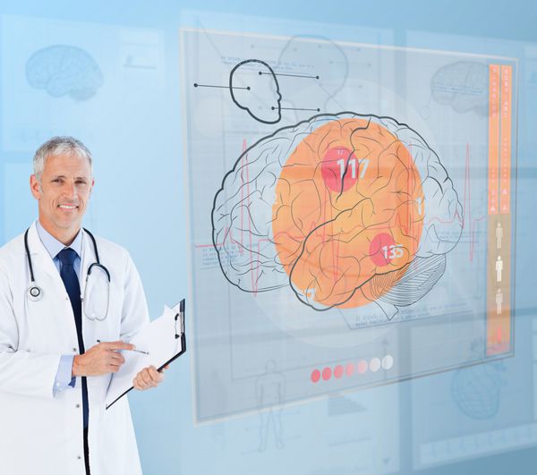 دکتر با استفاده از یک رابط آینده نگر برای تجزیه و تحلیل مغز