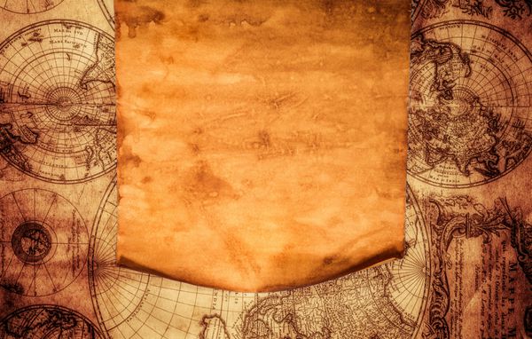 کاغذ خالی قدیمی در پس زمینه یک نقشه باستانی