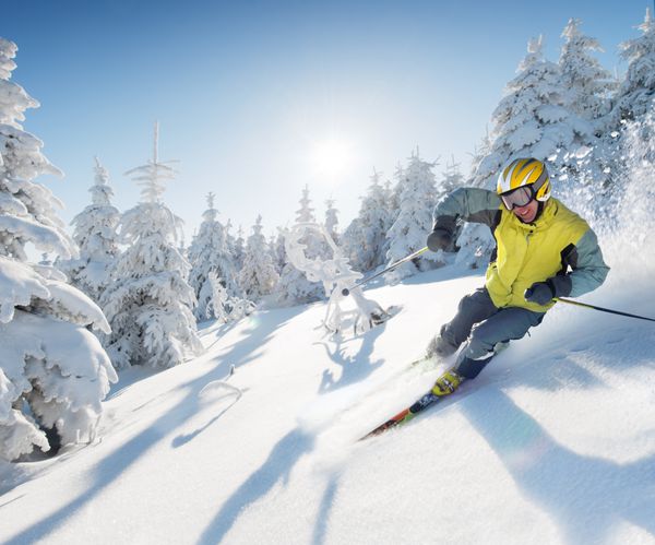 اسکی باز در کوه - سبک اروپایی