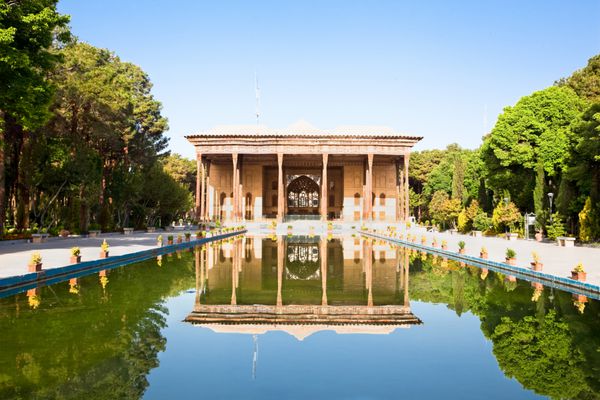 کاخ چهل ستون ساخته شاه عباس دوم اصفهان