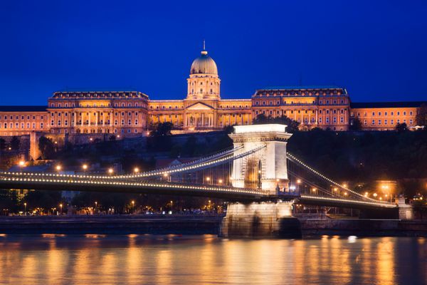 قلعه بودا و پل زنجیره ای بوداپست مجارستان