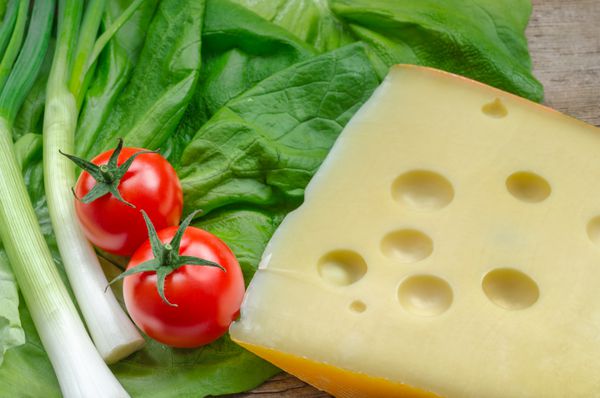 پنیر سوئیسی و سبزیجات