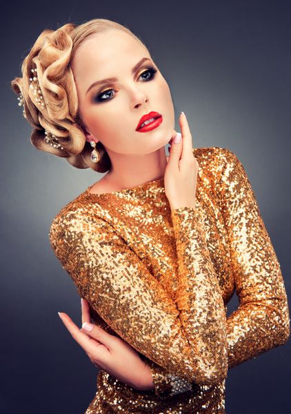 مدل لباس طلایی با مدل موی شیک
