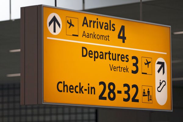 اطلاعات فرودگاه برای خروج و ورود مسافران را تعیین می کند