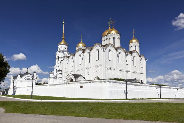 کلیسای جامع فرضی در ولادیمیر در تابستان روسیه