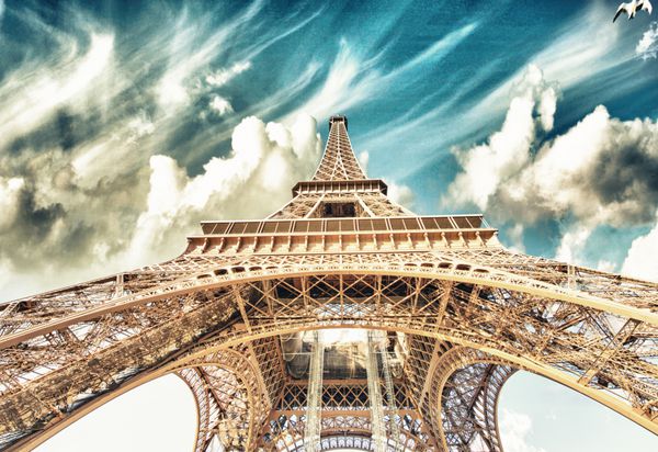 نمایی زیبا از برج ایفل در پاریس
