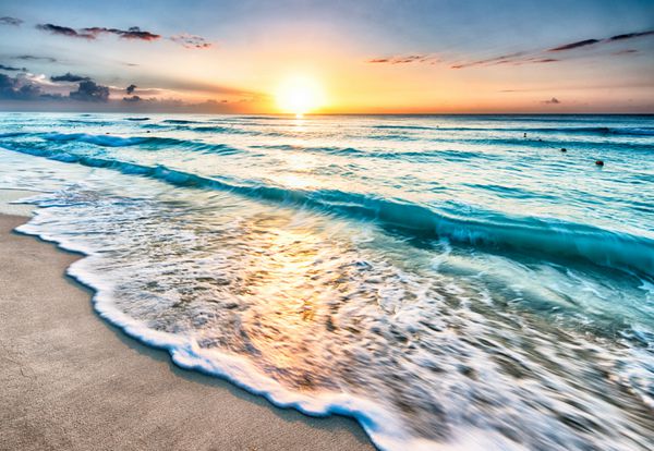 طلوع خورشید بر فراز ساحل در کانکون