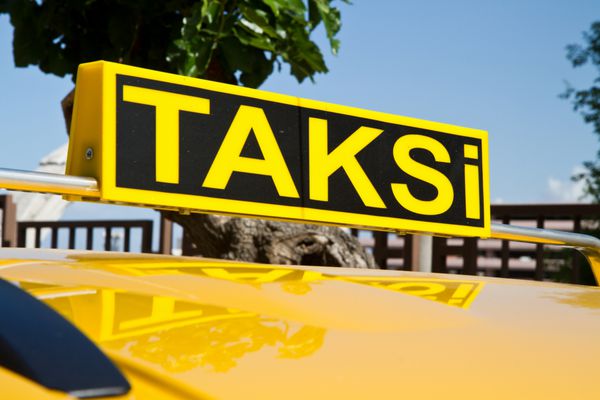 علامت زرد تاکسی استانبول ترکیه