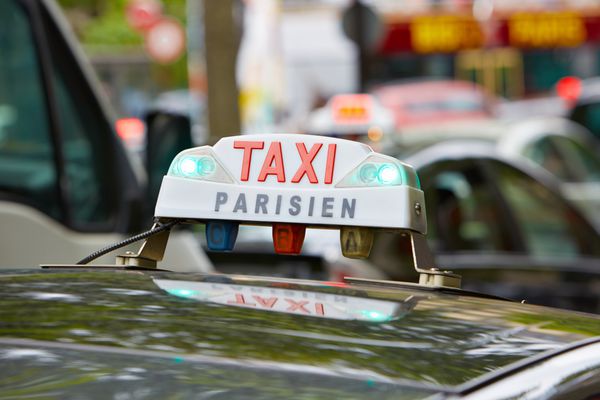 تاکسی پاریسی در پاریس فرانسه