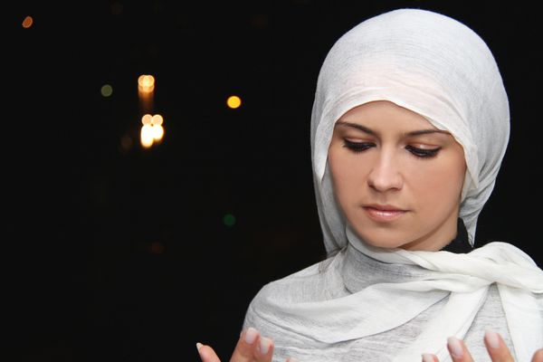 دختر زیبای مسلمان در ماه رمضان