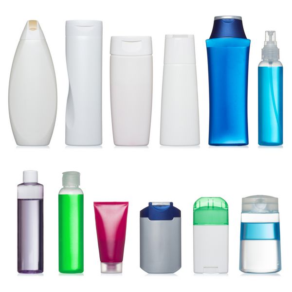 مجموعه ای از بطری های پلاستیکی مقیاس و و نسبت ذخیره شده است جدا شده روی سفید