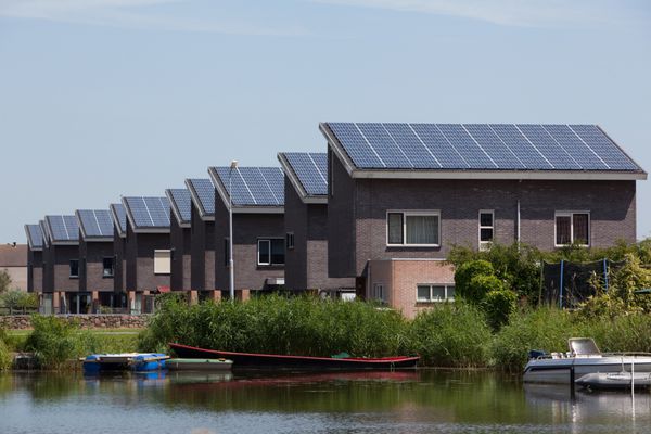 خانه های خانوادگی جدید با پنل های خورشیدی