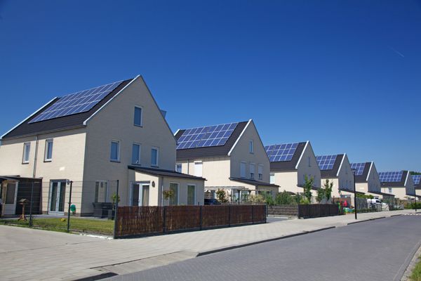 ساختمان های جدید با پنل های خورشیدی