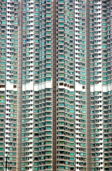 هنگ کنگ - 31 مارس یک ساختمان مسکونی در 31 مارس 2012 در هنگ کنگ هنگ کنگ با هفت میلیون نفر جمعیت یکی از پرجمعیت ترین مناطق جهان است