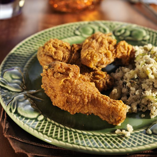 غذای جانبی کینوآ با غذای مرغ سرخ شده خانگی 