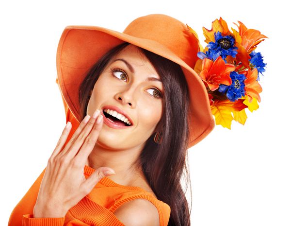 زن با کلاه نارنجی با گل جدا شده