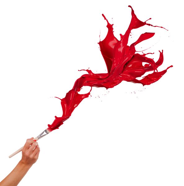 پاشیدن رنگ های قرمز از قلم مو جدا شده در زمینه سفید