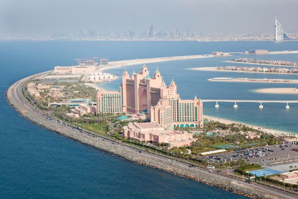 دبی امارات - 20 ژانویه آتلانتیس ال در 20 ژانویه 2011 در دبی امارات متحده عربی atlantis the palm یک ال لوکس 5 ستاره است که در یک جزیره مصنوعی ساخته شده است