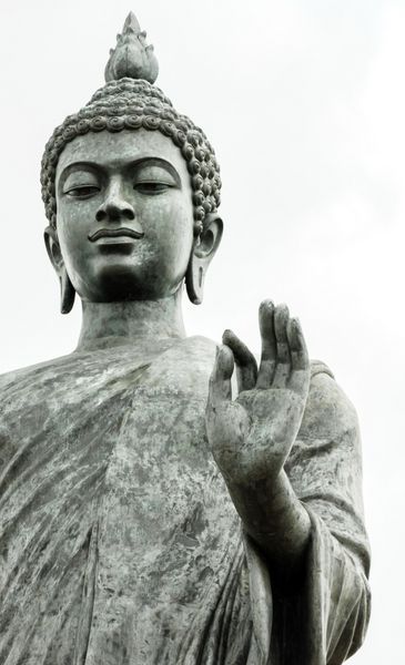 مجسمه بودا در پی