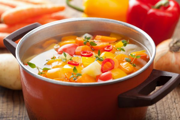 سوپ سبزیجات در قابلمه