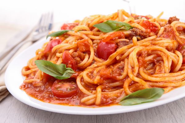 بشقاب اسپاگتی و سس گوجه فرنگی