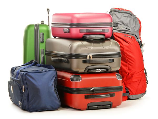 چمدان شامل کوله پشتی چمدان های بزرگ و کیف مسافرتی جدا شده روی سفید