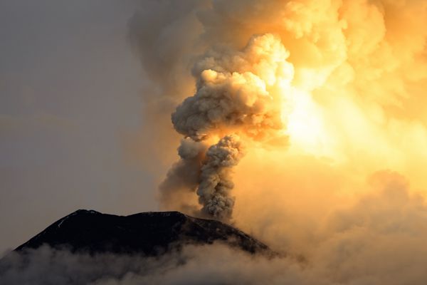 انفجار قدرتمند آتشفشان تونگوراهوآ در 6 می 2013 اکوادور آمریکای جنوبی