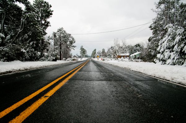 جاده سرپوشیده زمستانی