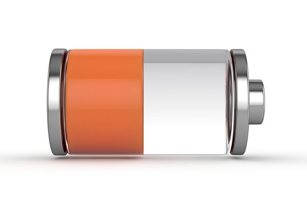 نماد باتری متوسط سه بعدی سفید جدا شده