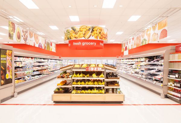 شیکاگو 4 ژوئن سوپرمارکتی با طراحی جدید که خواربار و اقلام یخ زده تازه را در 4 ژوئن 2013 می فروشد مصرف محصولات تازه به دلیل افزایش آگاهی بهداشتی در حال افزایش است