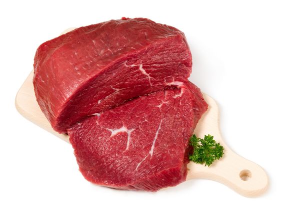 برش خام گوشت روی تخته برش مفهوم غذا