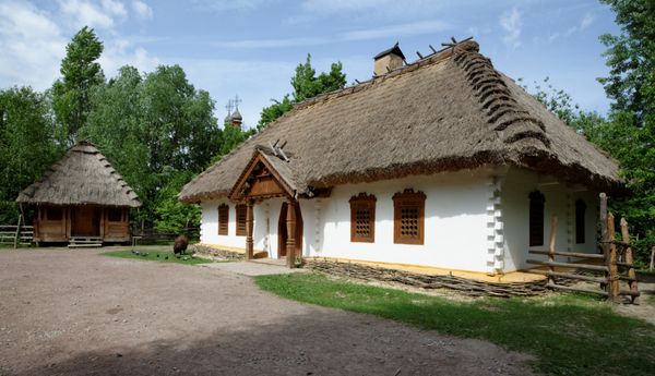 بازسازی خانه یک کشاورز سنتی در موزه فضای باز کیف اوکراین