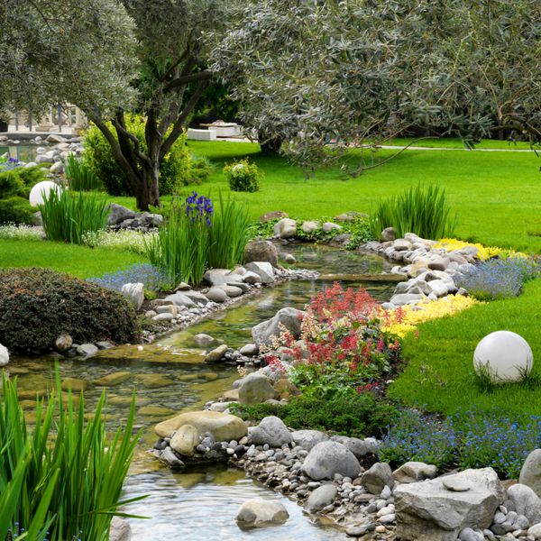 باغ با حوض به سبک آسیایی