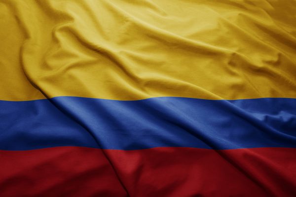 اهتزاز پرچم رنگارنگ کلمبیا
