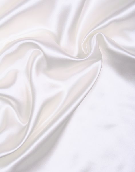 ابریشم سفید ظریف صاف می تواند به عنوان پس زمینه عروسی استفاده شود