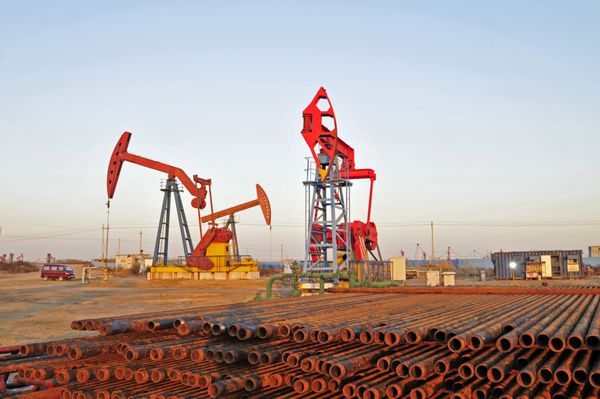 دکل حفاری نفت شهرستان تانگهای از میادین نفتی استان هبی در چین