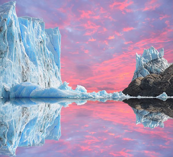 آسمان غروب خورشید بر فراز یخچال طبیعی پریتو مورنو آرژانتین