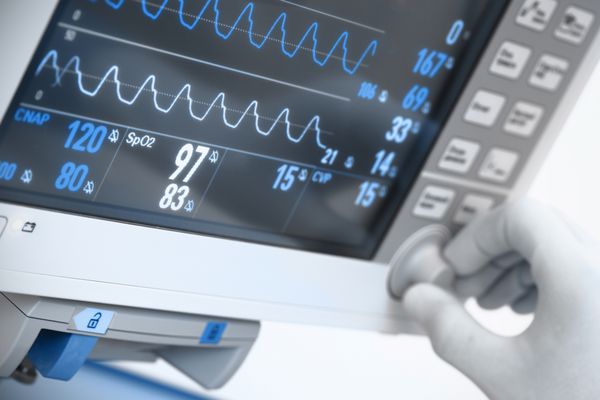 الکترونیک پزشکی مانیتور با منحنی های ECG